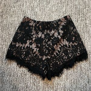 L’atiste Highwaisted Lace Shorts